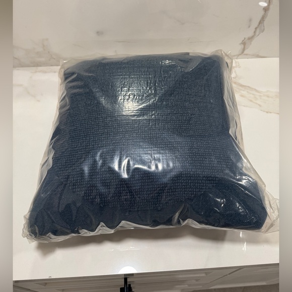 NWT West Elm Outdoor Tufted Circle Pillow 20x20, Midnight - Picture 4 of 8